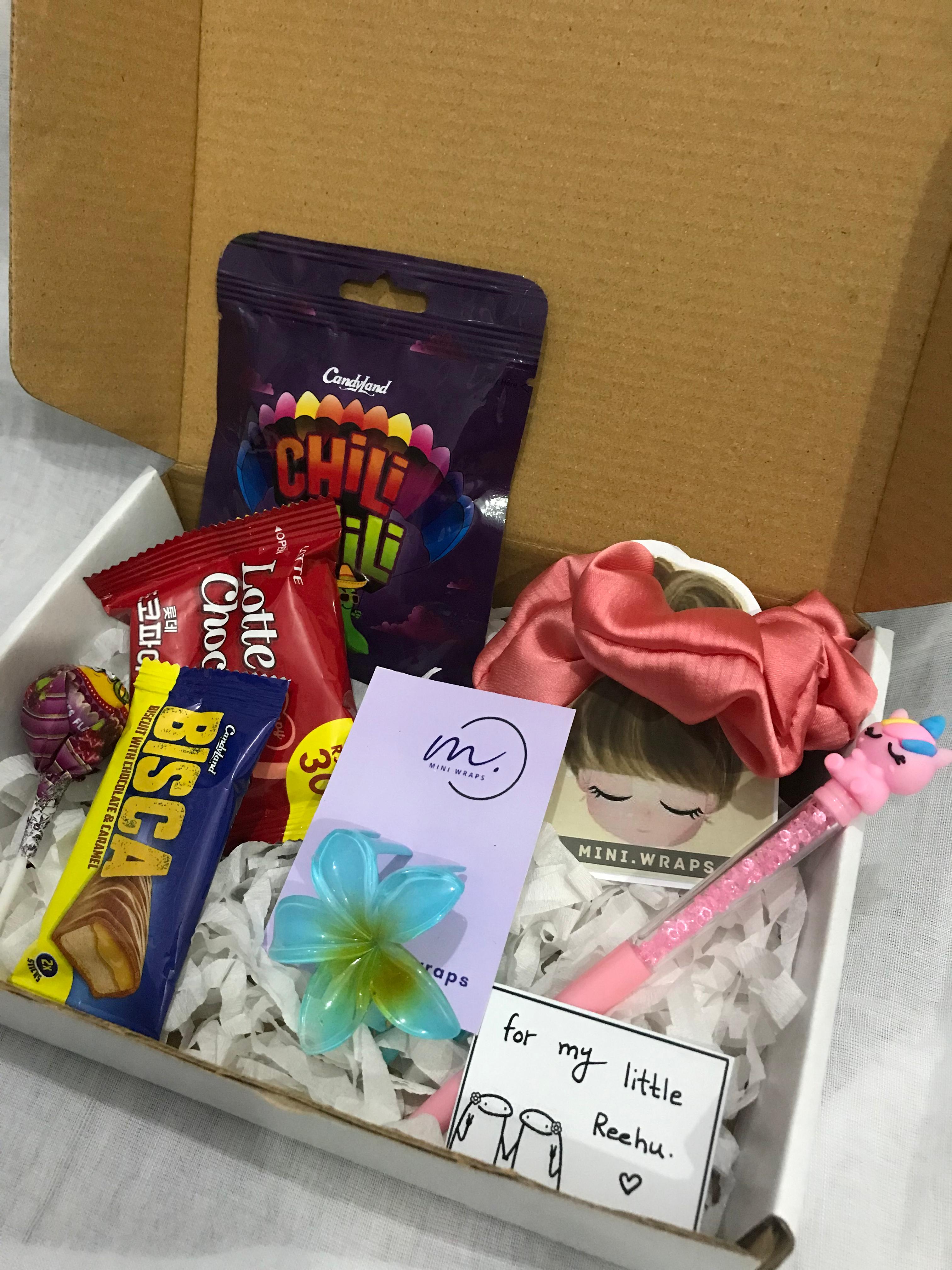 Cute Mini Gift Box – Snacks, Accessories & Stationery