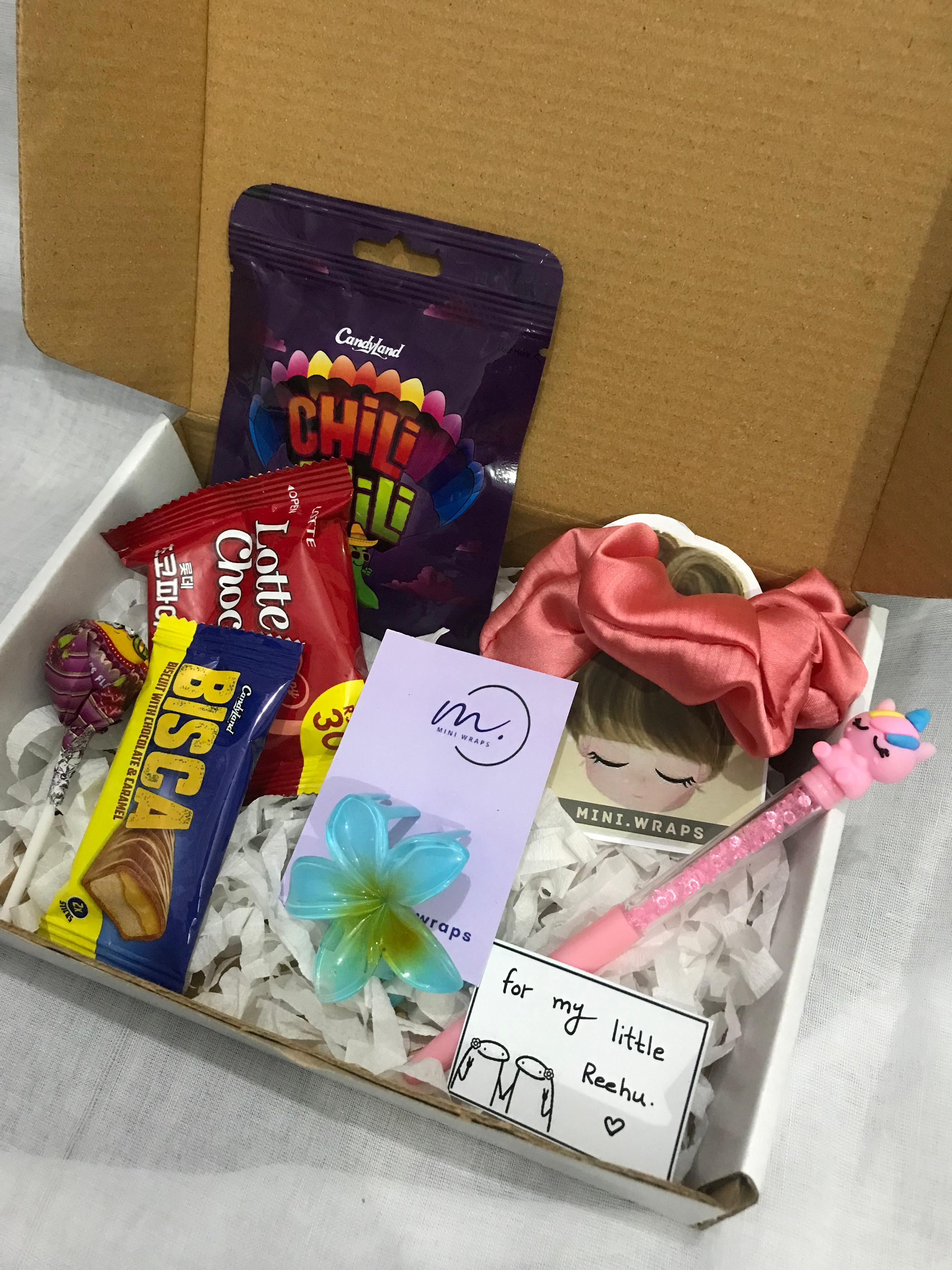 Cute Mini Gift Box – Snacks, Accessories & Stationery